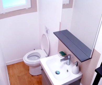 Nord - Gare Apartment | La Glacière - chambre avec salle de bain - 2 personnes