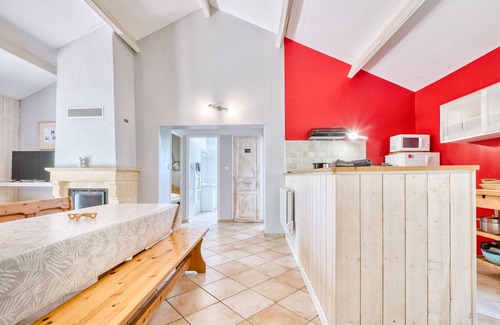 Salignac-Eyvignes House | La Grange de Léo – Large Family House with Shared Heated Pool in the Heart of Périgord Noir