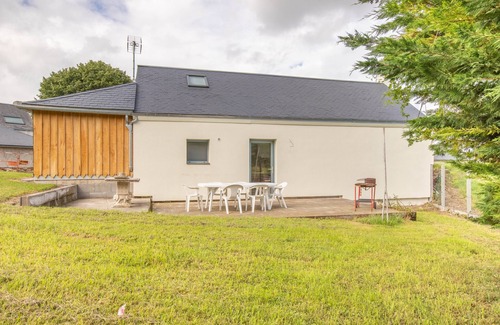 Saix House | La Grange Royale - Two Bedroom House, Sleeps 6