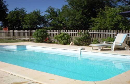Noyant-Villages Cottage | 'La Joie du Muguet' - private, modern, comfortable, well-equipped holiday home