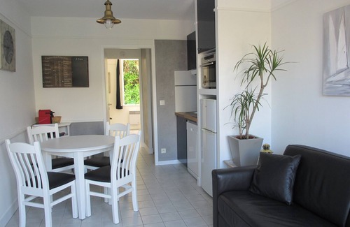 La Flotte Apartment | LA JOLIE BRISE APARTMENT WITH TERRACE HEATED SWIMMING POOL AND PARKING