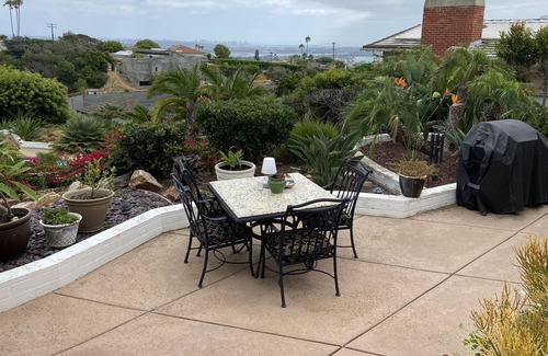 La Jolla Mesa House | La Jolla Ocean Breeze Getaway!