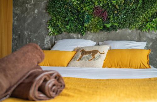 Hennebont Apartment | La Jungle Evasion, séjour immersif en famille