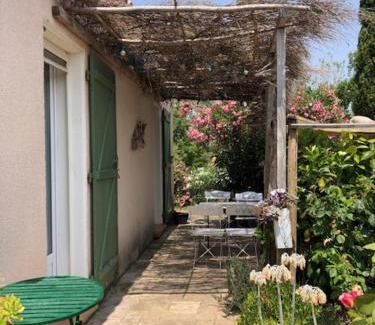 Peyriac-de-Mer Bed & Breakfast | LA LAVANDIERE Famille Amis Relais Motards