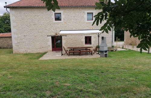 Pleuville House | La Métairie - Pretty country house - family -