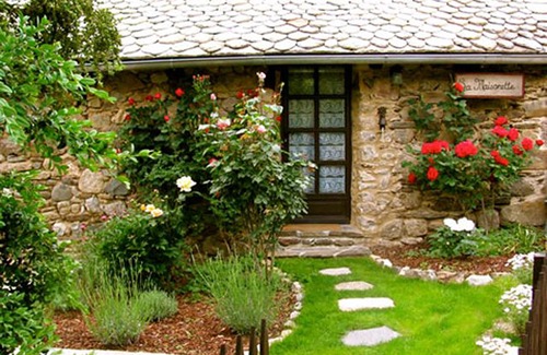 Entraygues-sur-Truyere Cottage | La Maisonnette: Charming cottages in Aveyron, in the heart of the Lot valley.
