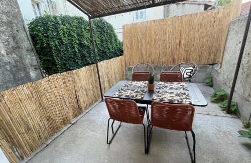 Montelimar Apartment | La Maison 44 - T2 - clim, terrasse, garage, Via Rhôna