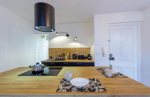 Montelimar Apartment | La Maison 44 - T2 - clim, terrasse, garage, Via Rhôna