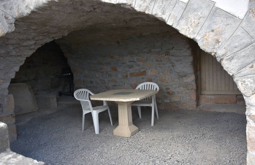 Ailhon House | "la Maison Bleue du Plot": Maison en Pierre Avec Piscine et Terrain de Pétanque