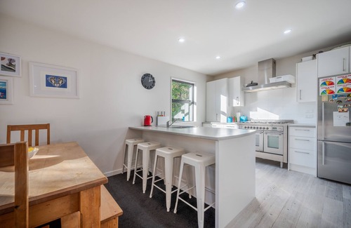 Akaroa House | La Maison de Manu Waiata - Akaroa Holiday Home