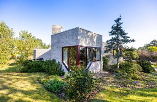Koksijde House | La Maison Fleurie - Sunny holiday home with large garden, parking, within walking distance of the sea