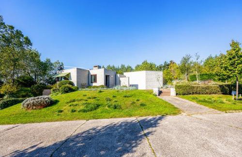 Koksijde House | La Maison Fleurie - Sunny holiday home with large garden, parking, within walking distance of the sea