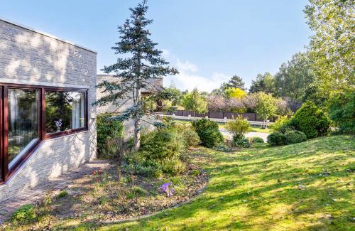 Koksijde House | La Maison Fleurie - Sunny holiday home with large garden, parking, within walking distance of the sea