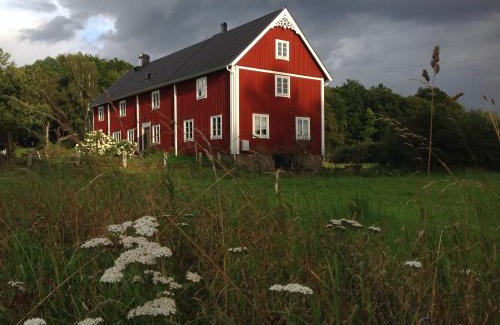 Vilshult Bed & Breakfast | La Maison Rouge de Slätten Bed and Breakfast