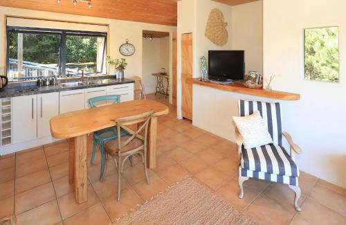 Onetangi House | La Maisonette - Stay Waiheke