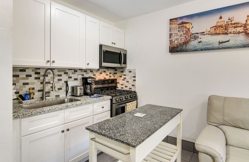 La Marque House | La Marque Vacation Rental: 13 Mi to Galveston!