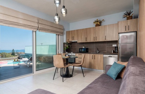 Agia Pelagia Villa | La Mer de Crete Suite private pool & sea view