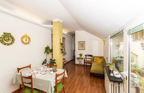 Bullona Apartment | La Milano Design '50s with Botanical Terrace