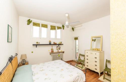 Bullona Apartment | La Milano Design '50s with Botanical Terrace
