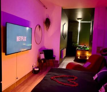 La Celle-sous-Gouzon Apartment | La Parenthèse - Jacuzzi - Hyper-Centre