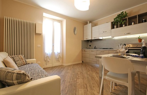 Bellagio Apartment | La Perla New & stylish apartment with balcony Bellagio centre
