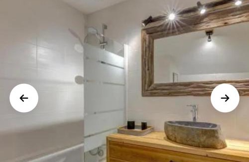 Flumet Apartment | La Petite Galerie