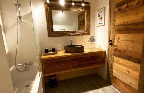 Flumet Apartment | La Petite Galerie