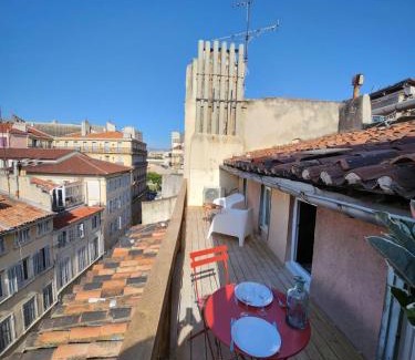 Hotel-de-Ville Apartment | La Petite Lucarne - appartement neuf sur le Vieux-Port - centre ville - proche du Panier, Mairie et Canebière