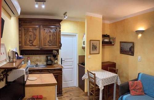 Mazan Apartment | La Pïchoune - 1 bro - Swim. Pool - Large Garden - Wooded prop. - A gem!