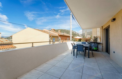 La Turbie Apartment | La Pinède de La Turbie - Appt vue mer et montagne