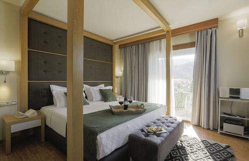 Skiathos Town Hotel | La Piscine Art Hotel - Adults Only