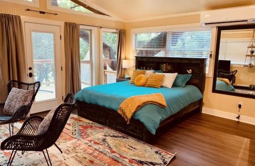 New Braunfels House | la Pluma Retreat