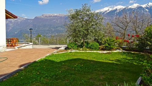 Pieve Apartment | La Quiete 23 Lake view apartment by Gardadomusmea