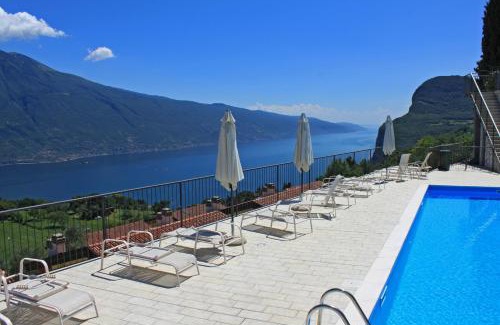 Pieve Apartment | La Quiete 23 Lake view apartment by Gardadomusmea