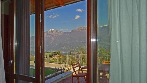 Pieve Apartment | La Quiete 23 Lake view apartment by Gardadomusmea