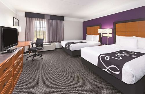 Maryland Heights Hotel | La Quinta Inn & Suites by Wyndham St. Louis Westport