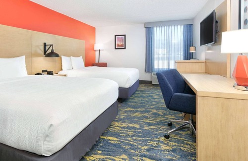 Las Colinas Hotel | La Quinta Inn & Suites by Wyndham Dallas - Las Colinas