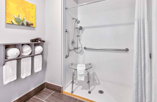 Las Colinas Hotel | La Quinta Inn & Suites by Wyndham Dallas - Las Colinas