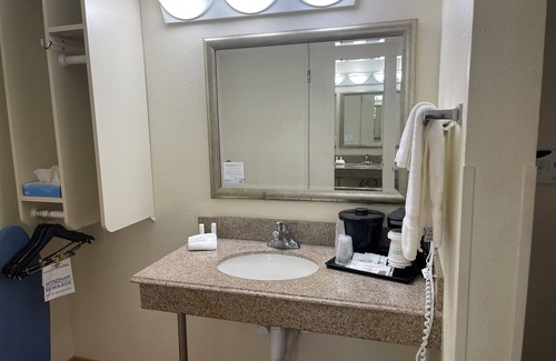 Tampa Hotel | La Quinta Inn & Suites by Wyndham Tampa Brandon West
