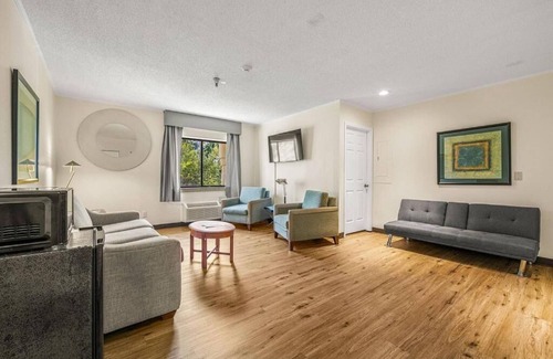 Tampa Hotel | La Quinta Inn & Suites by Wyndham Tampa Brandon West