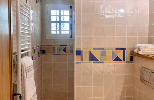 Claviers Bed & Breakfast | La Rainette en Provence, Chambre à L'écart Dans Propriété Parsemée D'oliviers