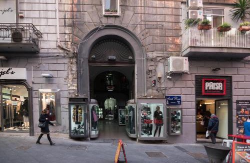 Historical Center Apartment | La Residenza Napoli Chiaia short let Apartment Superior Via Chiaia 82