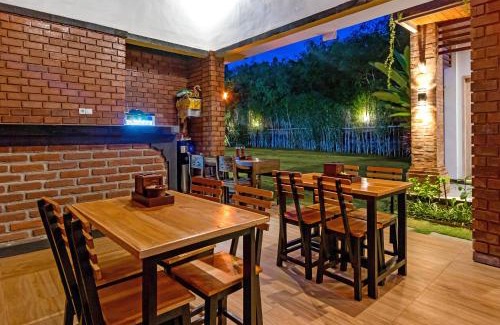 Batu Bolong House | La Sari Village