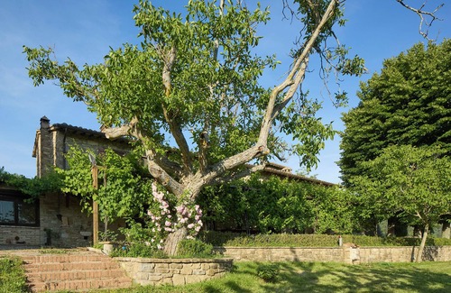 Mora House | La Sentinella. Chalet on the hills of Assisi with swimming pool and nature park