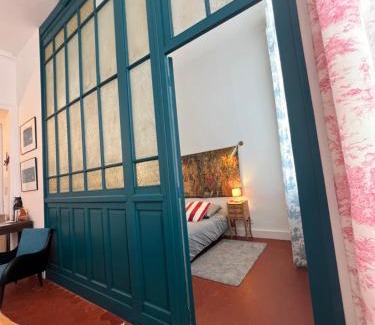 Ecusson Apartment | LA SUITE - Appartement Centre Historique