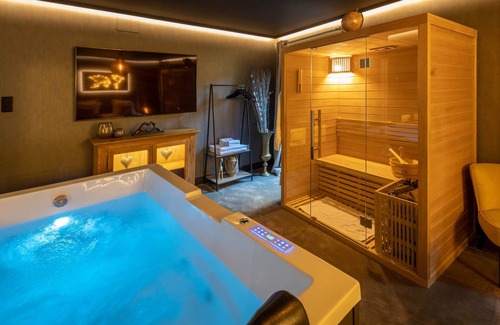 Kaysersberg-Vignoble Apartment | La Suite - Romantic escape with spa and private sauna, Beautiful suite with spa, sauna and parkin