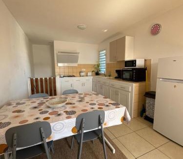 Saint-Pierre De La Reunion Apartment | La Tierra Santa