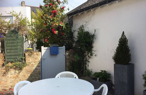 Arradon House | La Traversière enclosed outdoor area, beach 600m, shops 100m,wifi