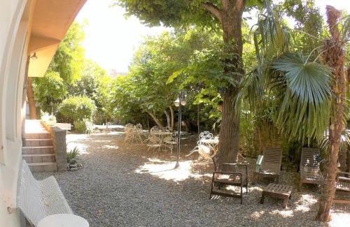 Carcassonne Bed & Breakfast | La Villa Carcassonne, Chambres d hôtes, B&B, face à la Cité Médiévale