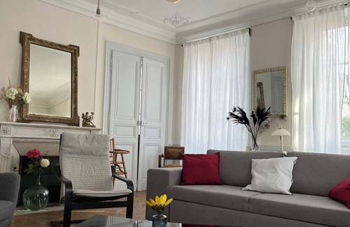 Aubusson Apartment | LA VILLA LOUANA 1 apartment 160 square meters, sobriety and elegance, 6 Adults